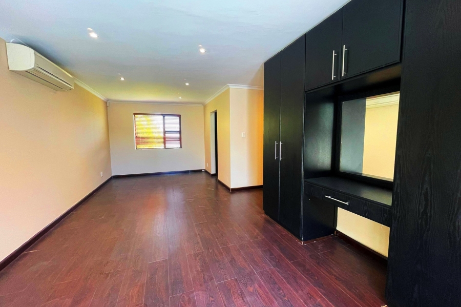 7 Bedroom Property for Sale in Sunset Beach Western Cape